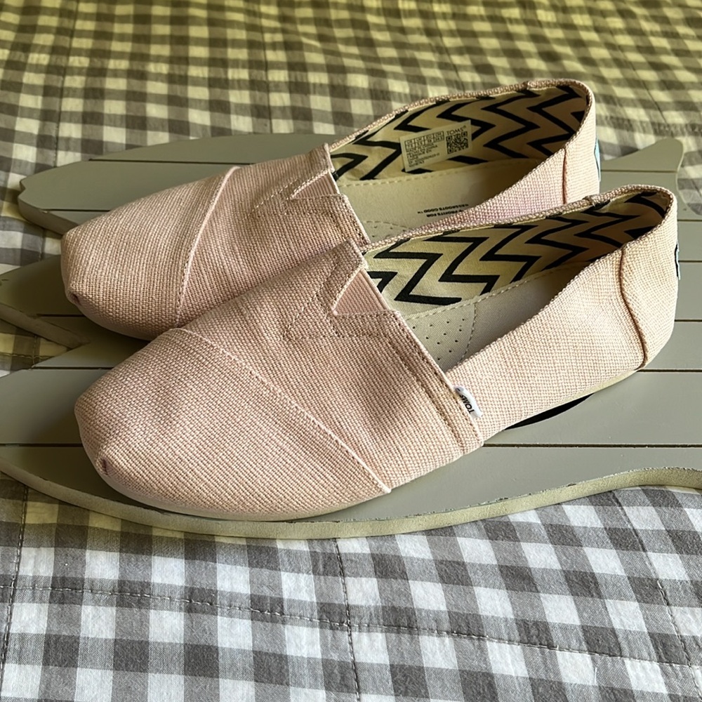 Pink TOMS